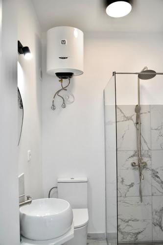 Tzatziki Room 3