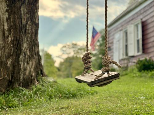 Κήπος έξω από το TwinCreeks Rustic Colonial Farmhouse established 1768