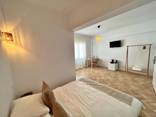 Tzatziki Room 4