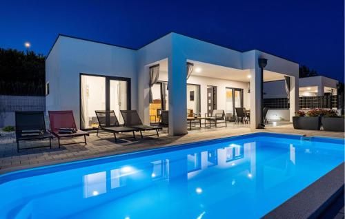 Bassein majutusasutuses Cozy Home In Posedarje või selle lähedal