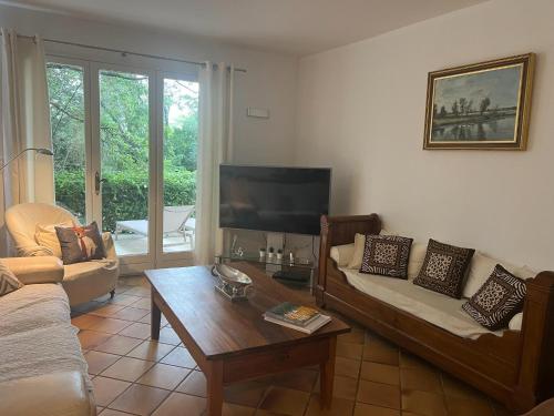 Family House in Provence with Pool and Garden, cleaning included