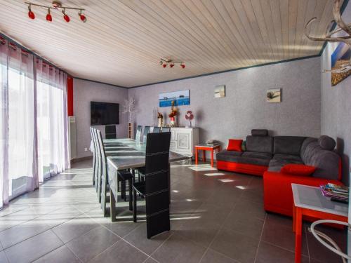 Holiday Home in La Teste with Pool & BBQ, cleaning included