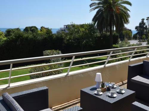 Apartment in Golfe Juan with Sea View, cleaning included