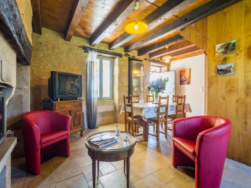 Holiday Home in Thémines with Private Pool, cleaning included