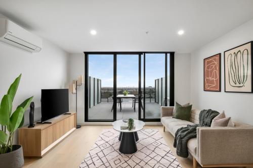 a living room with a couch and a tv at Hobson Apartments by Urban Rest in Newport