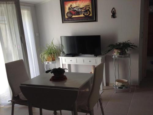 Holiday Home in Dax near Train Station, cleaning included