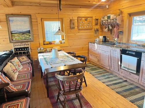 a kitchen and dining room with a table in a cabin at Chalupa u Golisov in Zákopčie