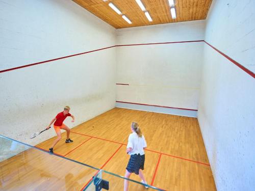 Photo de la galerie de l'établissement Villa in Castle Park with Heated Pool, cleaning included, à Salles