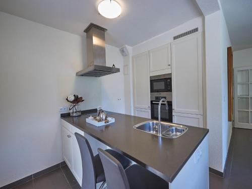 Photo de la galerie de l'établissement Luxurious villa with private pool, cleaning included, à Salles