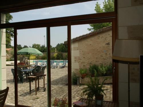 Galeriebild der Unterkunft Holiday Home in Thurageau with Private Pool, cleaning included in Lencloître