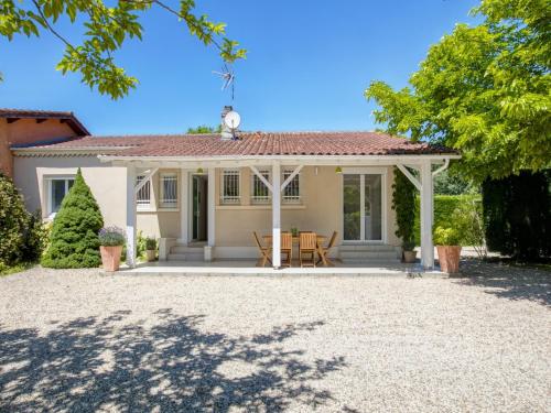 Holiday Home in Barry-d'Islemade with Pool, cleaning included