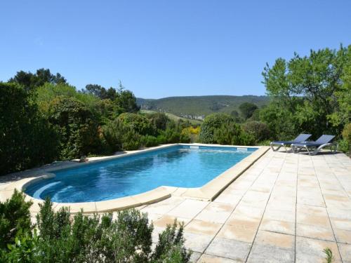 Modern villa with private pool in Cesseras, cleaning included