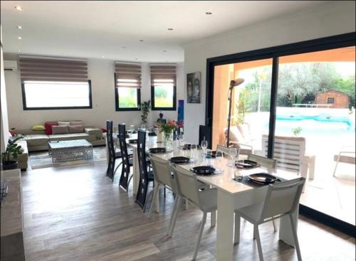 Foto sihtkohas La Celle-sous-Gouzon asuva majutusasutuse Manifique Villa de Antibes galeriist