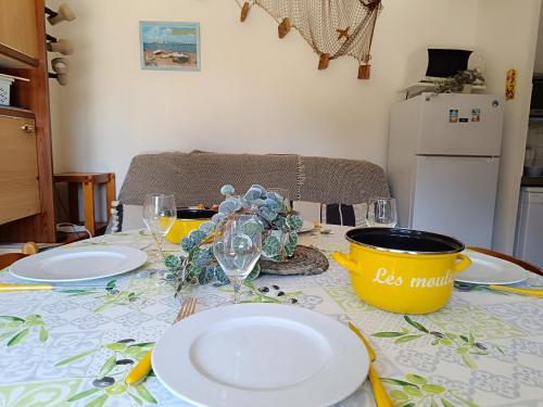 Maison de vacances à 50m de la mer - 4 personnes - FR-1-364-104