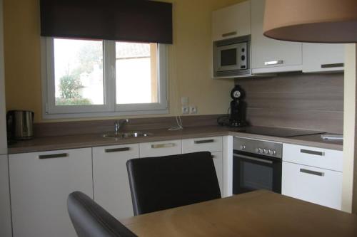 Photo de la galerie de l'établissement Villa with fire place, in Loire region, cleaning included, à Les Forges