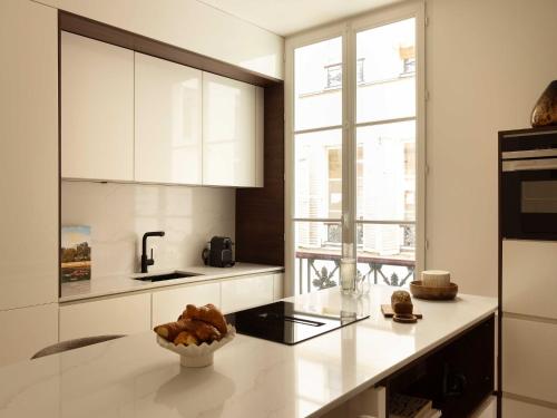 Elegant apartment - 2BR- 6P- Gare Saint Lazare, cleaning included