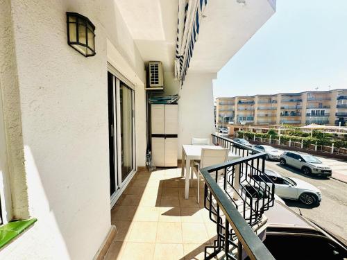 CLAUDIA A. Apartamento playa Roses – terraza y confort - ES-258-153