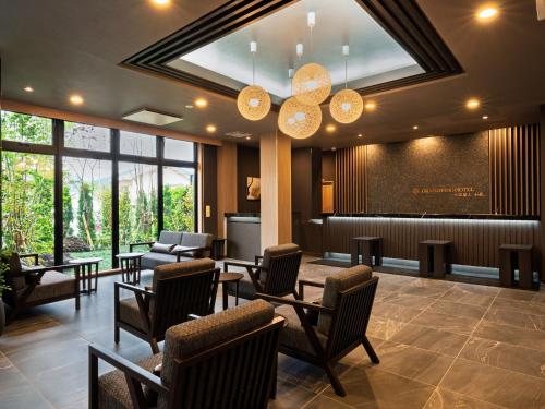 Un lugar para sentarse en Grandvrio Hotel Tamba Sasayama Wakura - ROUTE INN HOTELS -