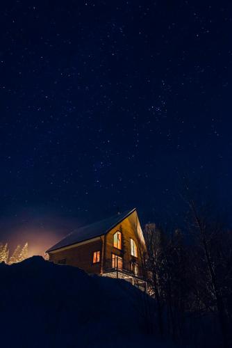 Landskap semula jadi dekat dengan chalet