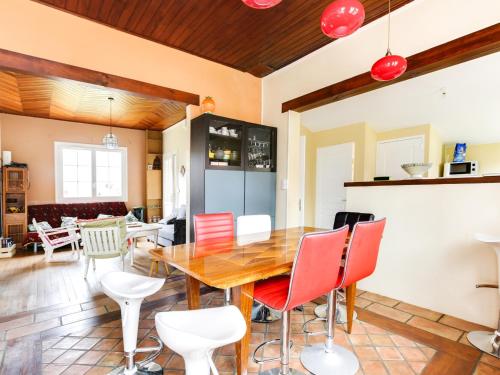 Photo de la galerie de l'établissement Maison Biscarrosse Plage 10 pers, WIFI, animaux acceptés - FR-1-521-95, à Biscarrosse-Plage