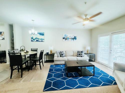 Χώρος καθιστικού στο Great Location Heart of Addison in N Dallas!