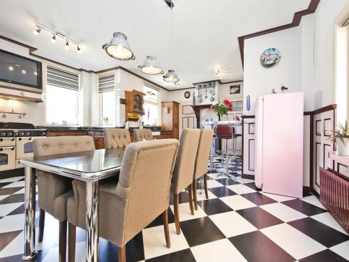 Gambar di galeri bagi Characteristic country house with wellness, cleaning included di Lijnden