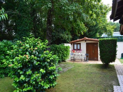 Photo de la galerie de l'établissement Maison calme avec accès piscine et grand jardin à Capbreton - FR-1-239-942, à Capbreton