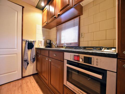 Gambar di galeri bagi Chalet in Garderen with Fenced Garden, cleaning included di Garderen