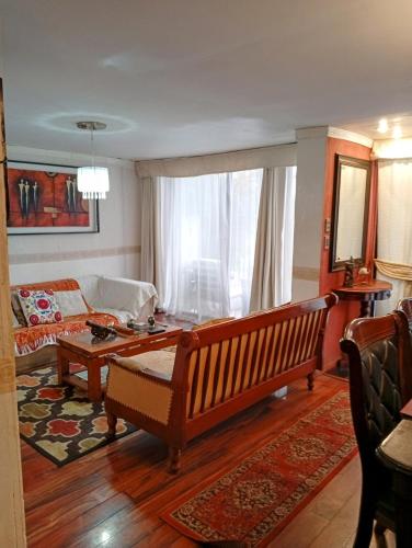 a living room with a couch and a table at Casa 3 dormitorios in Santiago