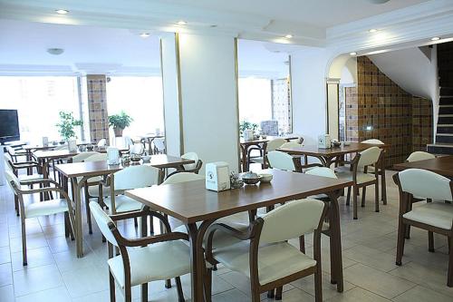 En restaurang eller annat matställe på Samsun Park Hotel