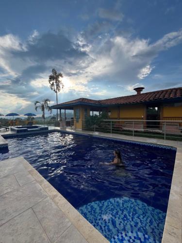 Bazén v ubytování Ecohotel Guaduales Nature nebo v jeho okolí