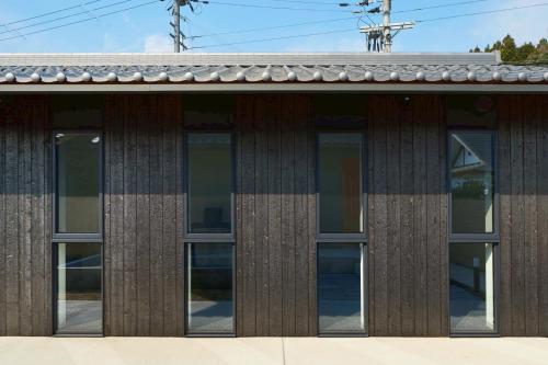 a facade of a building with columns at Villa NIGIN in Miyazu