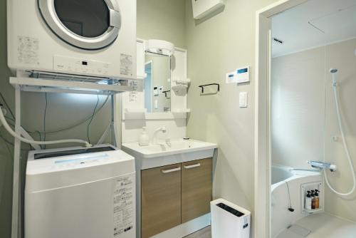 a bathroom with a washing machine and a sink at Green Peak 1 in Aso