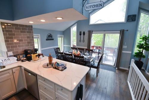 a kitchen and dining room with a table and chairs at Bool Bear Lodge a pet friendly Pocono Vacation Home in Tobyhanna