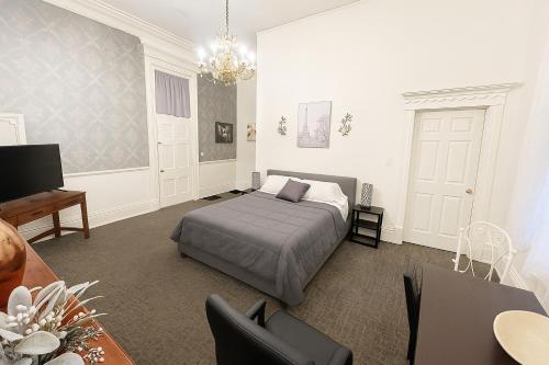 Ένα ή περισσότερα κρεβάτια σε δωμάτιο στο Suite 3 Eighteen