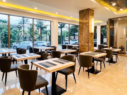 Restoran atau tempat lain untuk makan di The Proud Exclusive Hotel-SHA Plus