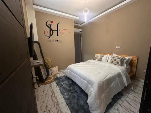 En eller flere senge i et værelse på Sweet home appart & extase room