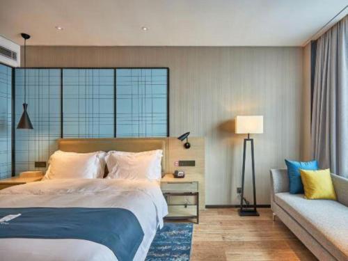 Katil atau katil-katil dalam bilik di Echarm Hotel Liuzhou High-speed Railway Station