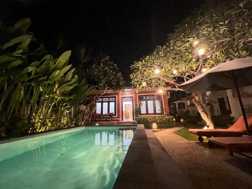 Πισίνα στο ή κοντά στο Tiga Naga Villa