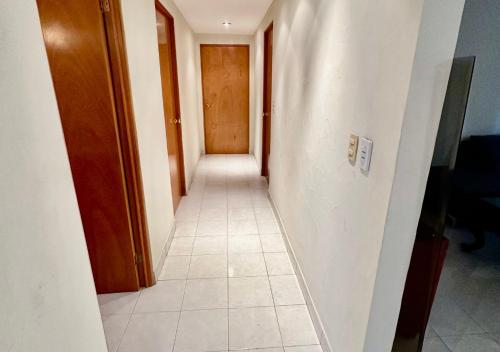 a hallway with a long corridor with a tile floor at Casa completa, Hosp Angeles, Tec Mty y Facturamos in Torreón