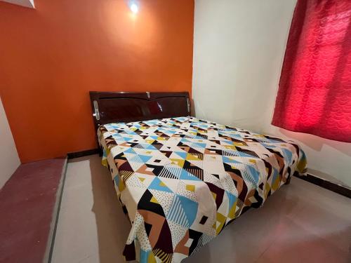 Ένα ή περισσότερα κρεβάτια σε δωμάτιο στο Guest house near Biec exhibition center