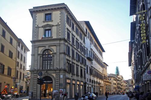 a tall building on a street in a city at Soggiorno La Cupola Guesthouse in Florence