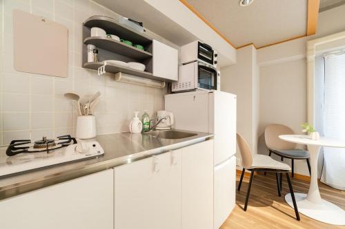 7minute walk from JR Takadanobaba Station, 11 minutes from Shinjuku ,Wi-Fi, simple and high-quality space