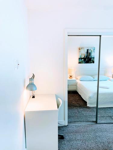 a bedroom with a bed and a mirror at Western Lemon Grove in Los Angeles