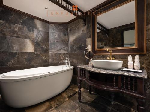 Ein Badezimmer in der Unterkunft Velar of the Sea Cruise
