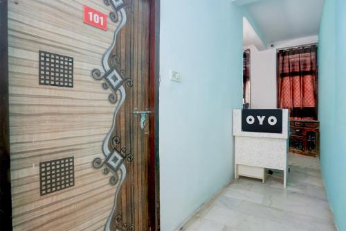 a door in a room with a sign on it at Super Hotel O Dream Palace in Delhi