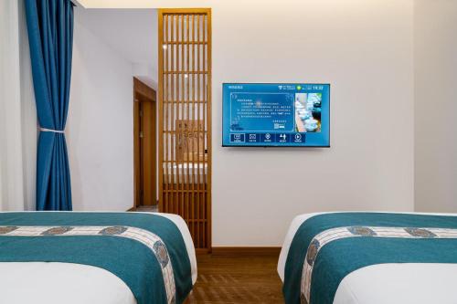 Una cama o camas en una habitación de Chengdu Shanyueju Hotel