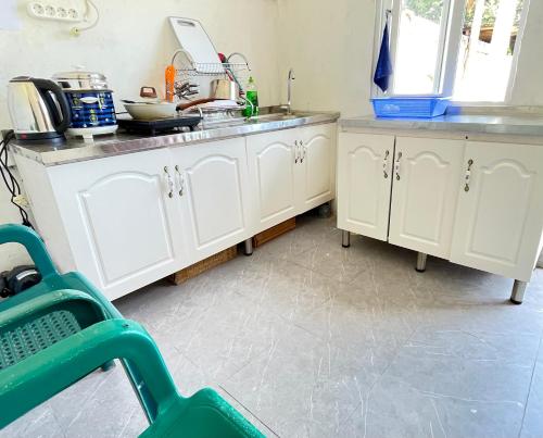 Dapur atau dapur kecil di Costa Homestay