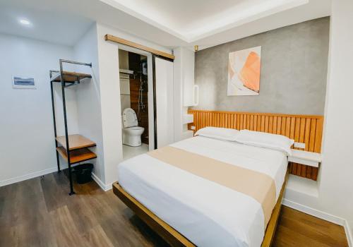 Postel nebo postele na pokoji v ubytování Lix Hotel Surigao