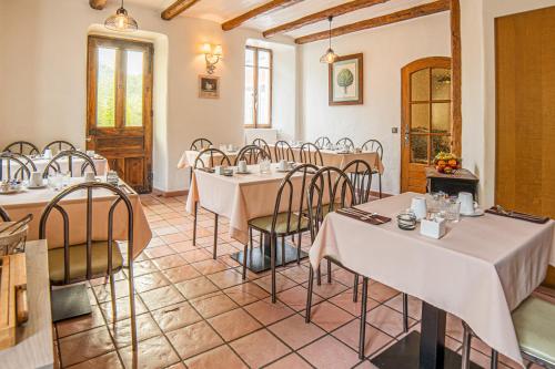 Restaurace v ubytování Hôtel Le Belvédère